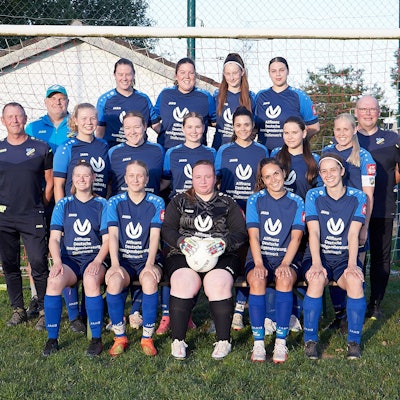 Mannschaftsfoto der SG Hellenthal Frauen in der Saison 2024/25.