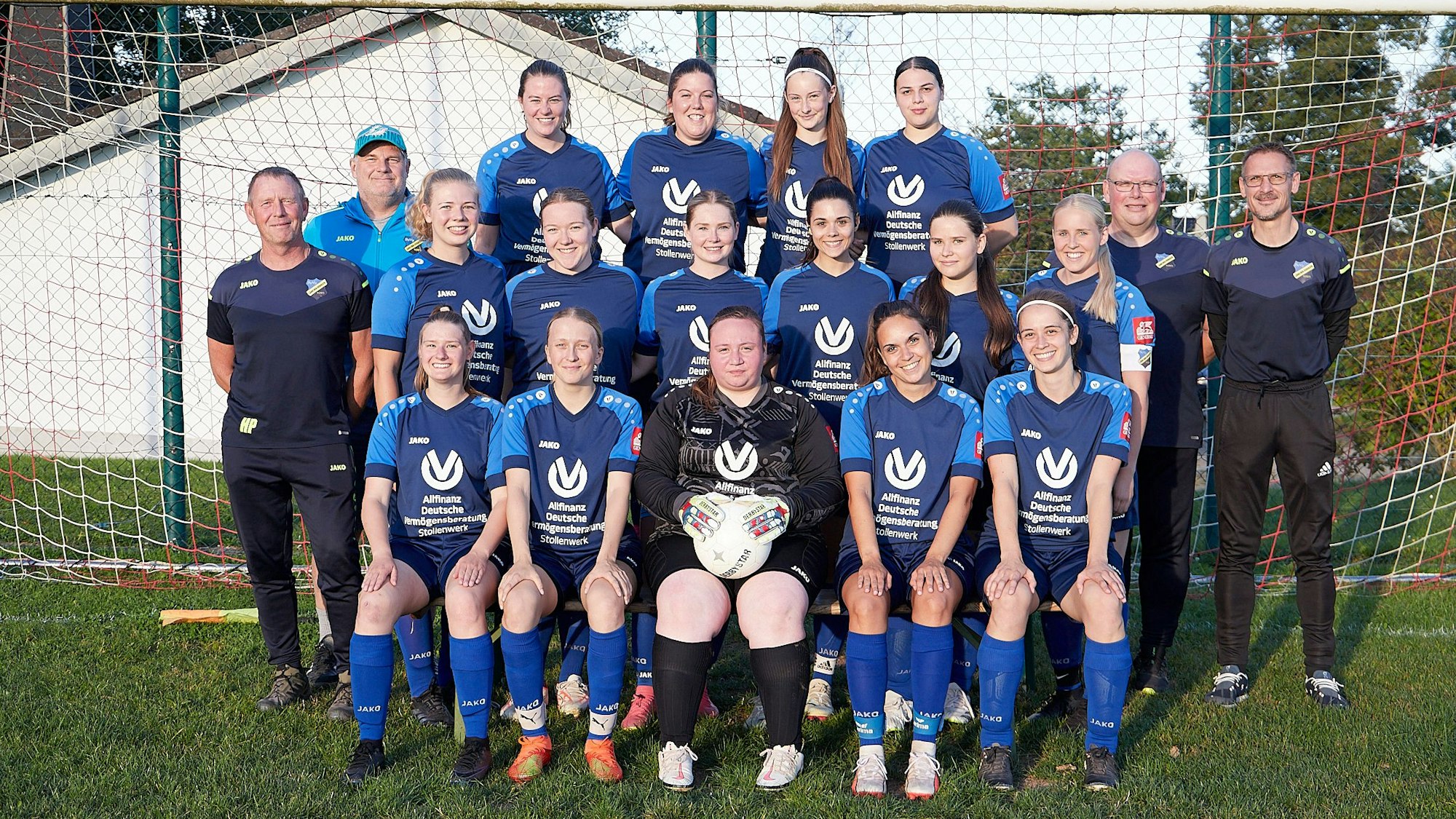 Mannschaftsfoto der SG Hellenthal Frauen in der Saison 2024/25.