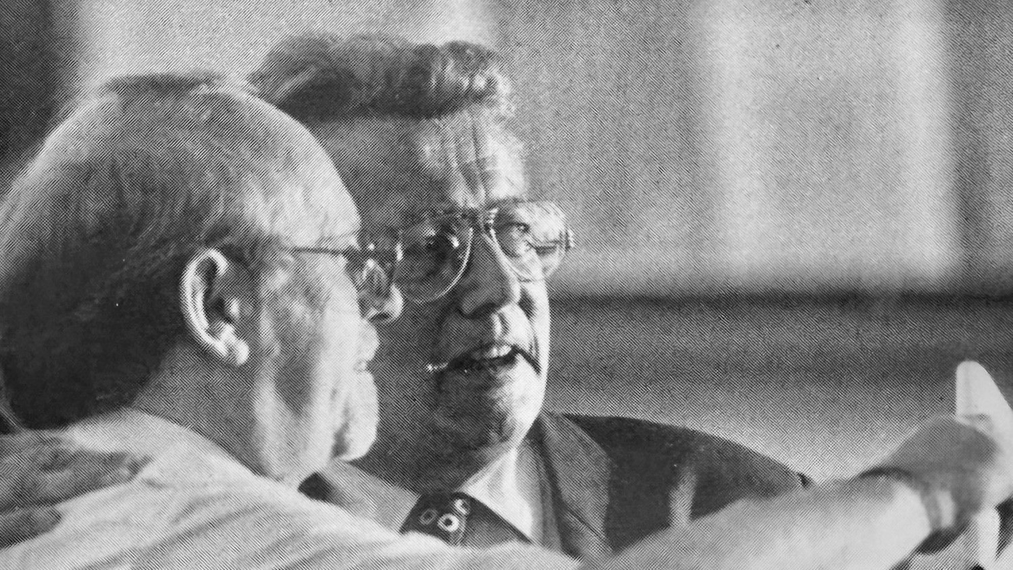 Ein Schwarzweißbild von Klaus Michel mit dem Fernsehmoderator Dieter Thomas Heck.