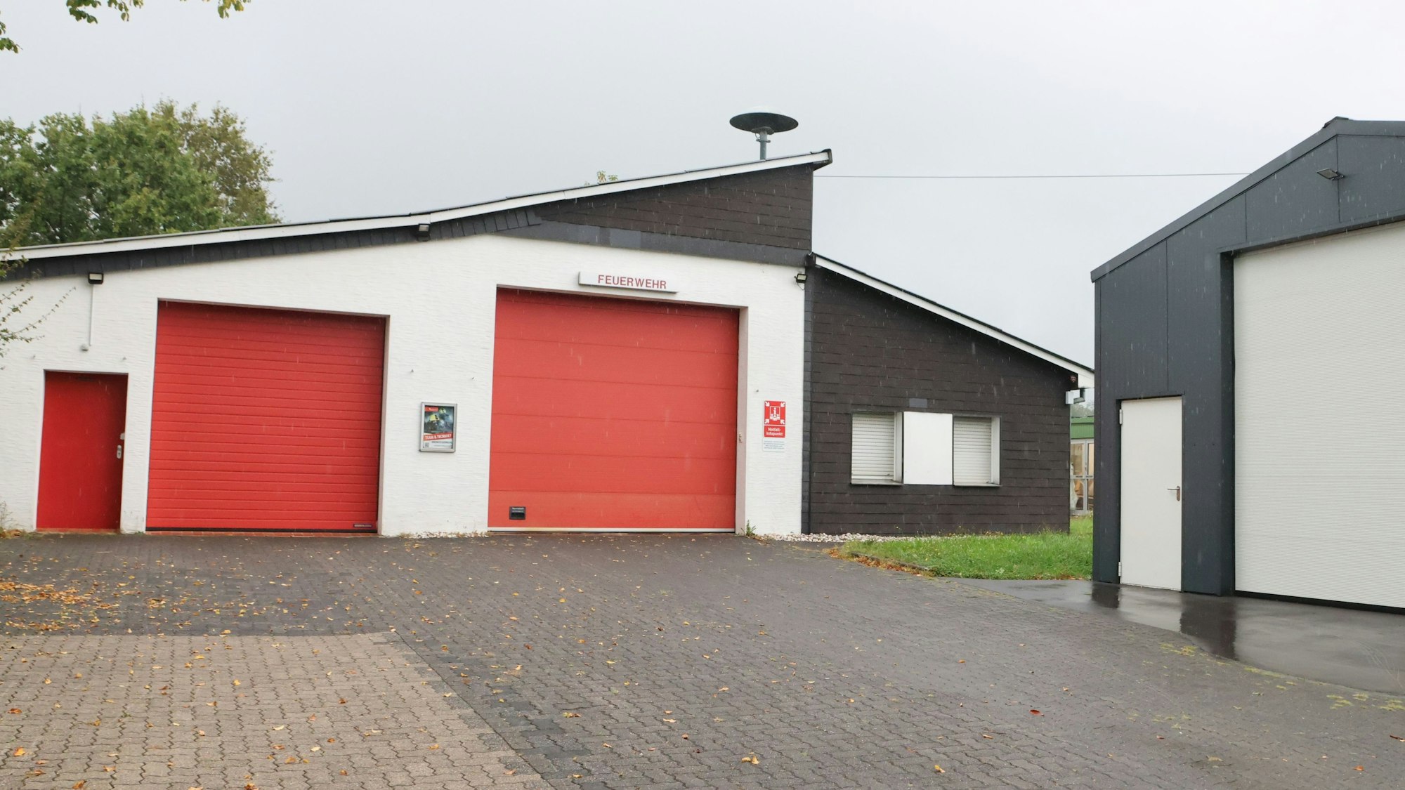 Das alte Feuerwehrgerätehaus in der Waldbröler Ortschaft Heide soll zunächst stehen und auch im Besitz der Stadt bleiben. Nebenan findet das neue Gebäude seinen Platz, Baubeginn ist dort im kommenden Frühjahr.