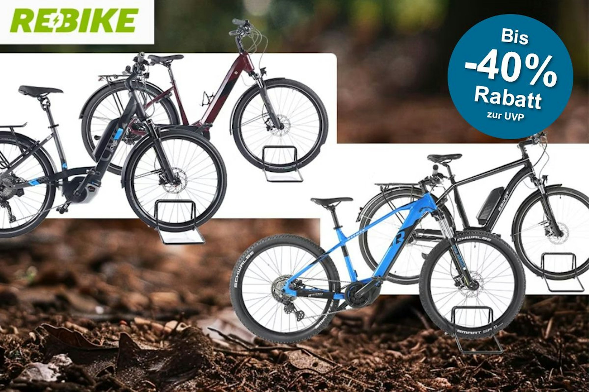 Verschiedene E-Bike Modelle sind vor einem Waldboden angeordnet.