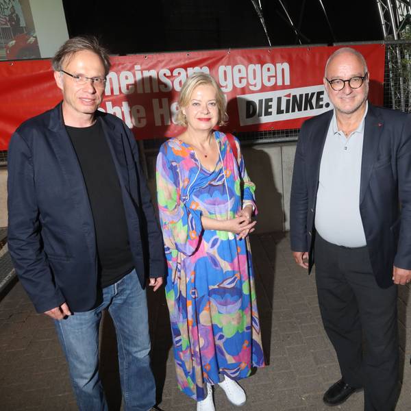 Heiner Kockerbeck im vergangenen Herbst mit der Bundestagsabgeordneten Gesine Lötzsch bei Feierlichkeiten zu 25 Jahre Die Linke im Kölner Stadtrat.