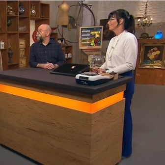 Bernhard und Eva Lengeling (v. l.) mit Moderator Horst Lichter bei der Expertise von Heide Rezepa-Zabel bei „Bares für Rares“.