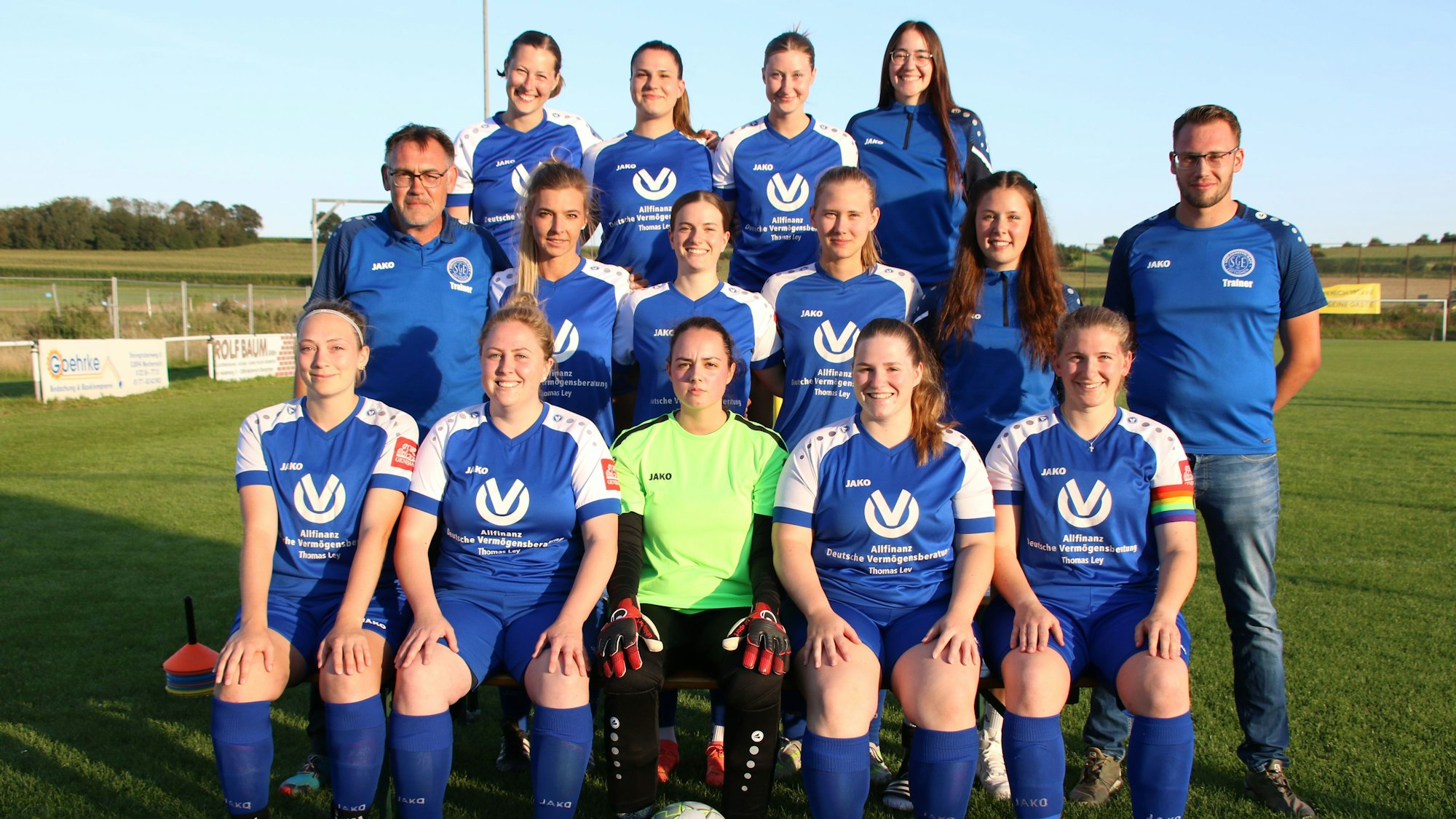 Mannschaftsfoto der Frauen der SG Erfthöhen in der Bezirksliga-Saison 2024/25.
