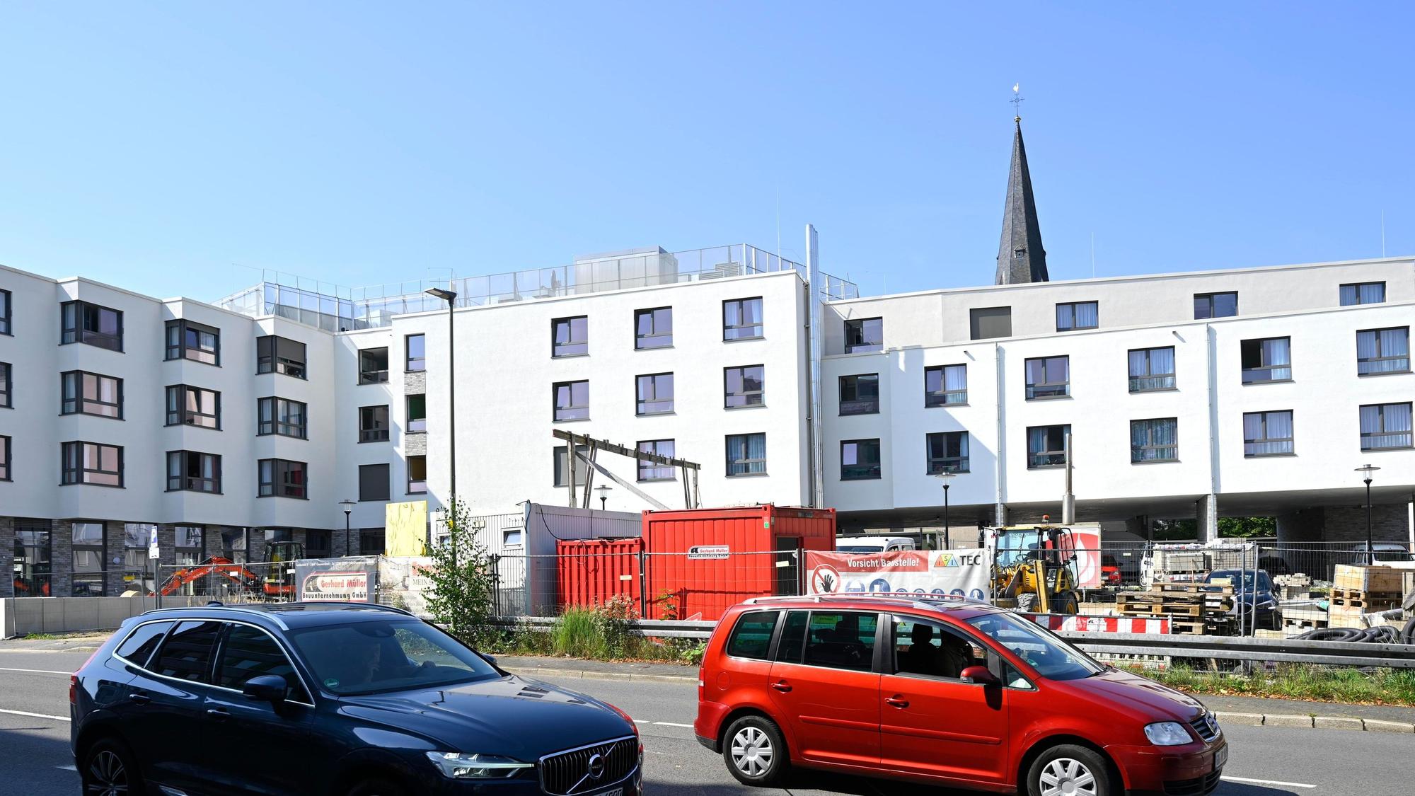 Die Außenansicht von der Karlstraße aus.