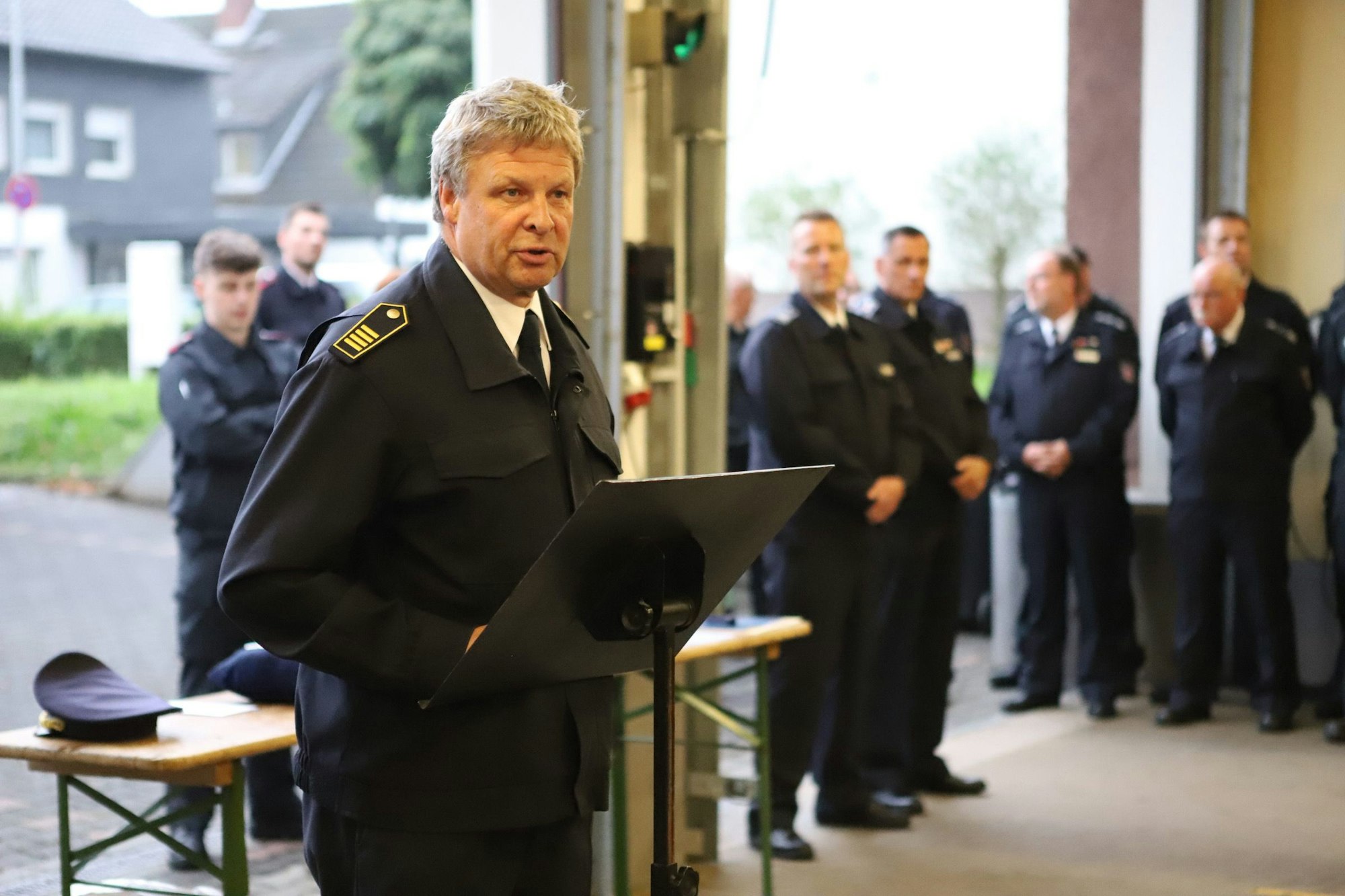 Feuerwehrchef Hermann Greven dankte der scheidenden Stadtjugendfeuerwehrwartin.