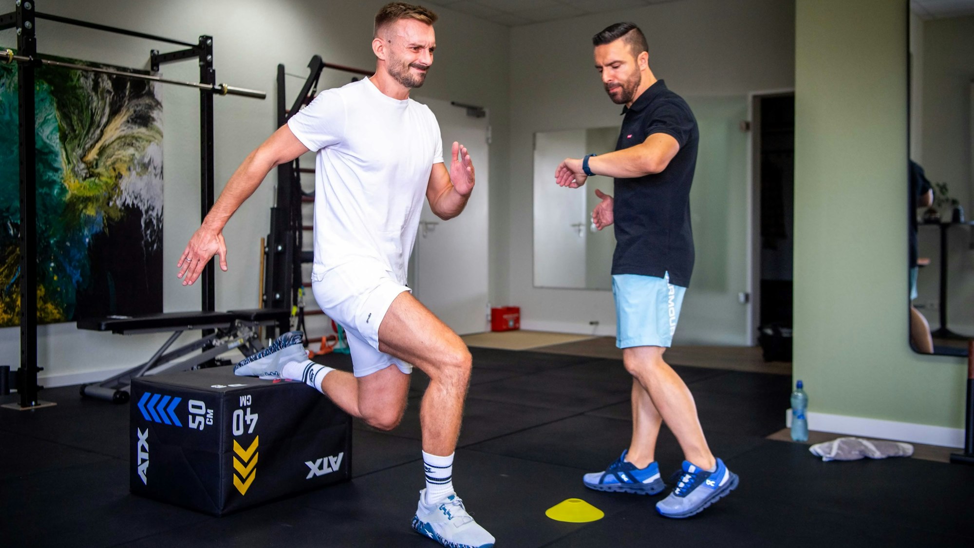Das Bild zeigt Robin Ritz beim Training mit Oscar Baixo.