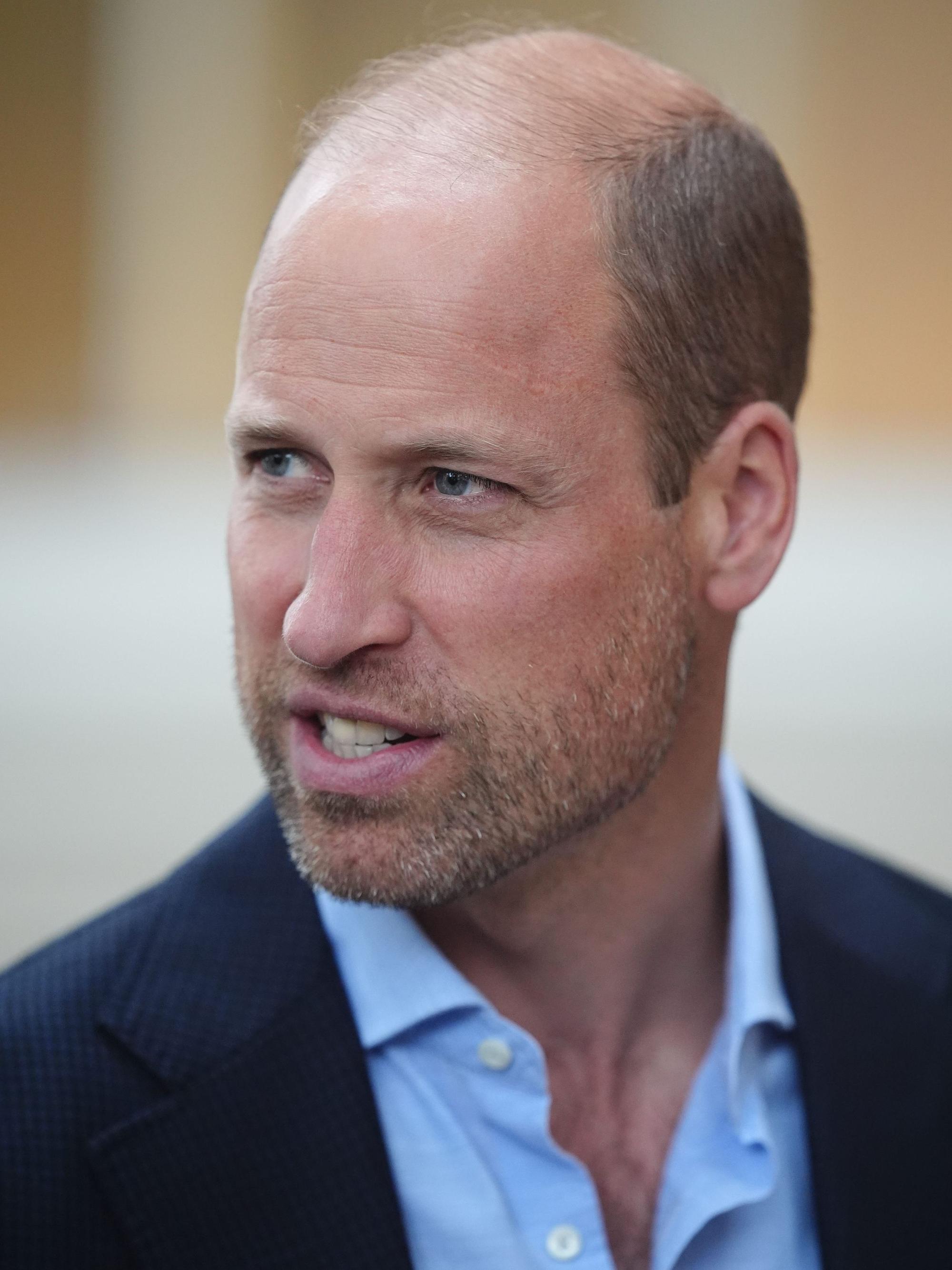 Prinz William besucht die Saatchi Gallery, um sich die Ausstellung „Homelessness: Reframed“ anzusehen.