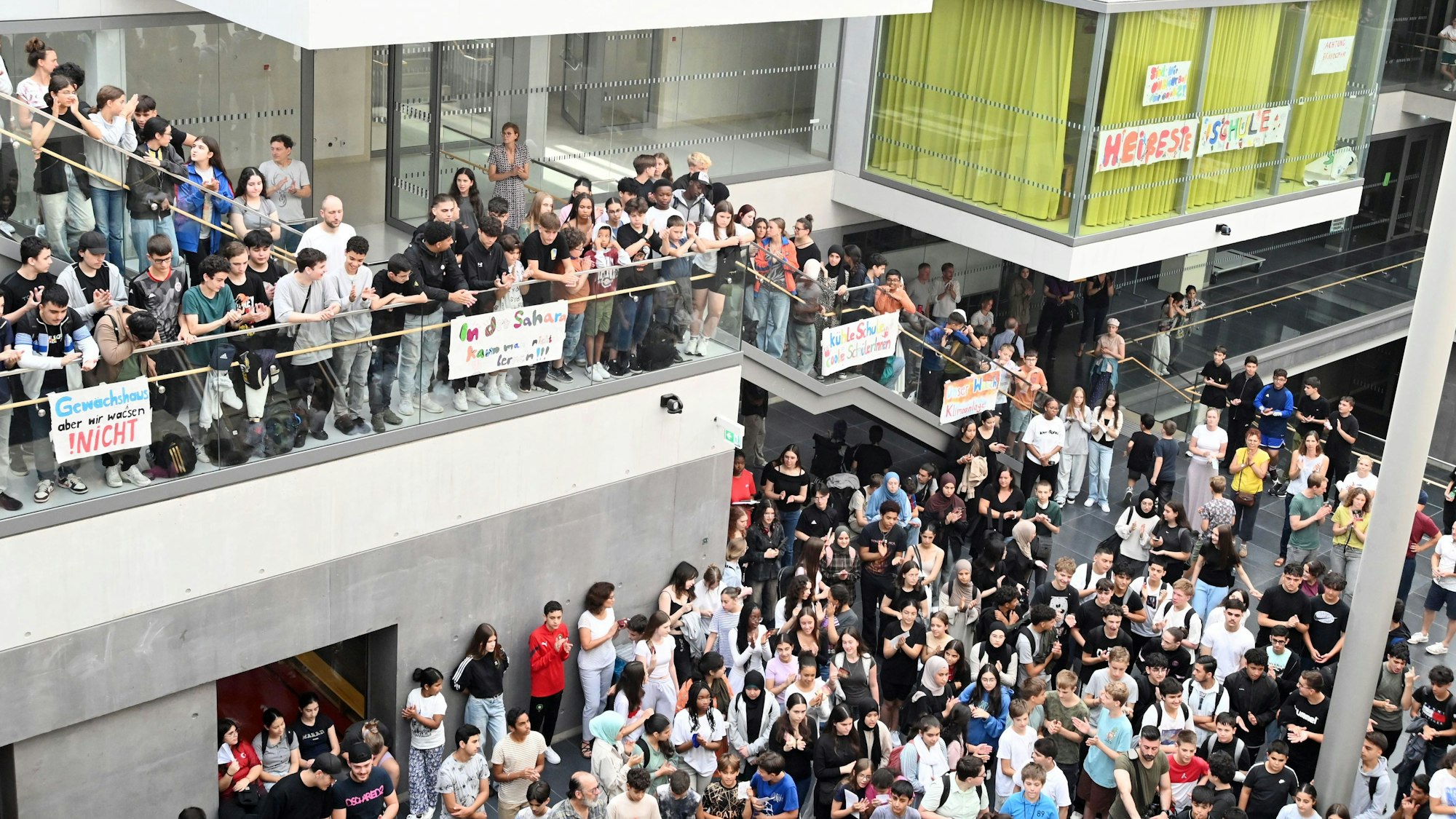 Am Freitag versammelten sich die Schülerinnen und Schüler zur Demonstration.