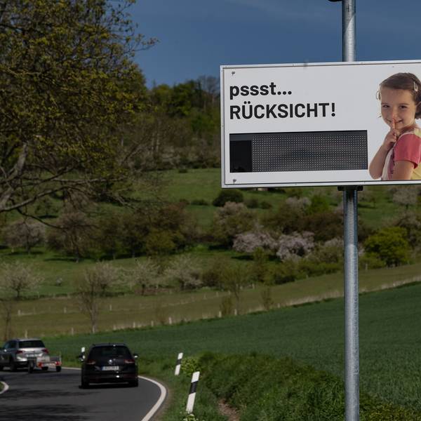 Ein Lärmdisplay mit der Aufschrift "pssst... Rücksicht!".