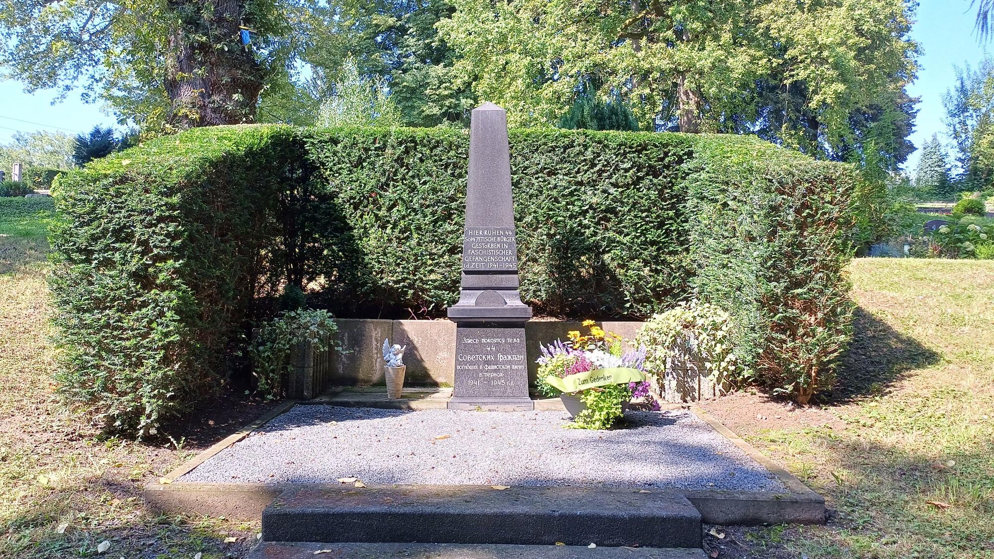 Die Gedenkstätte auf dem Burscheider Friedhof.