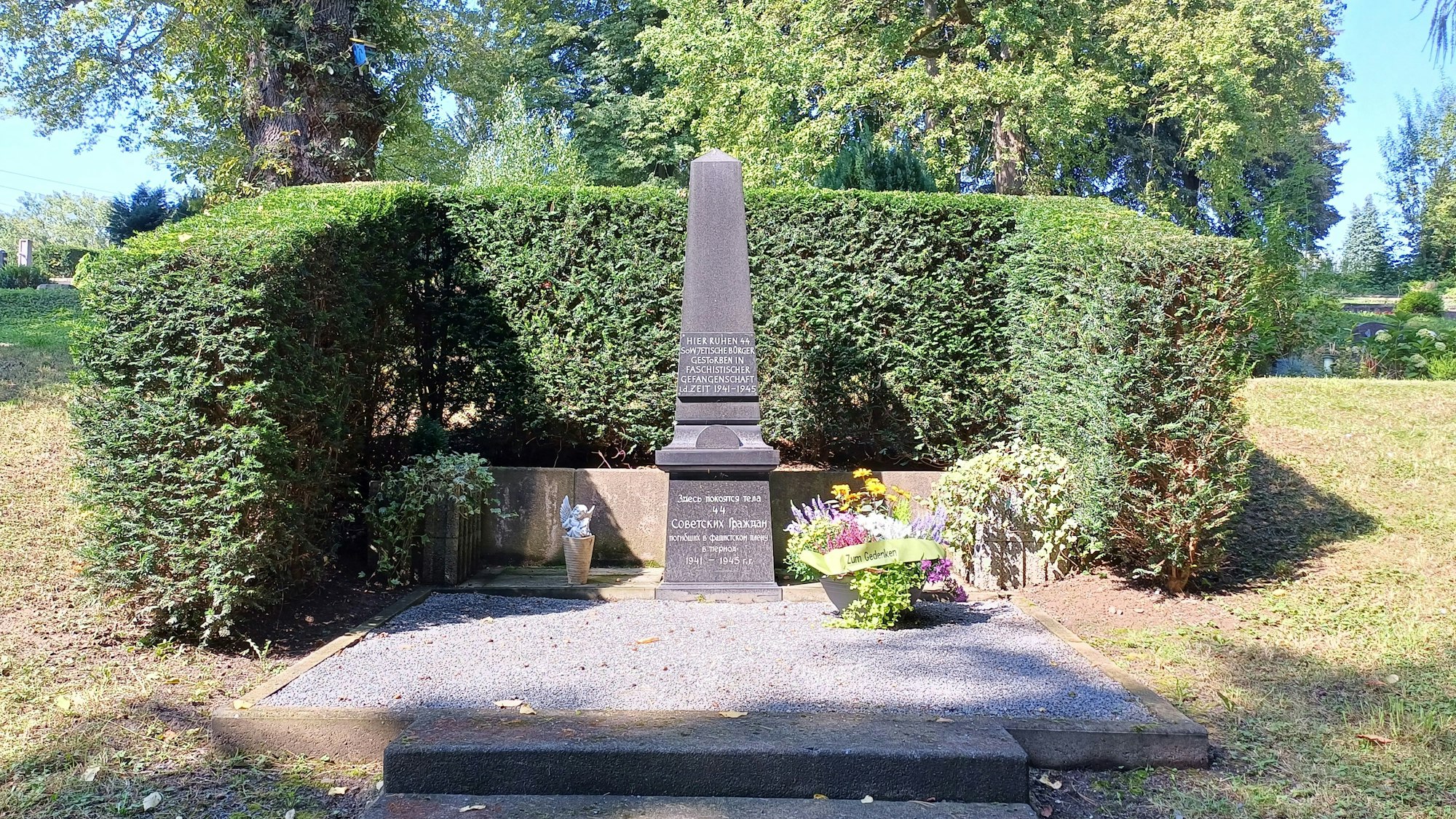 Die Gedenkstätte auf dem Burscheider Friedhof.