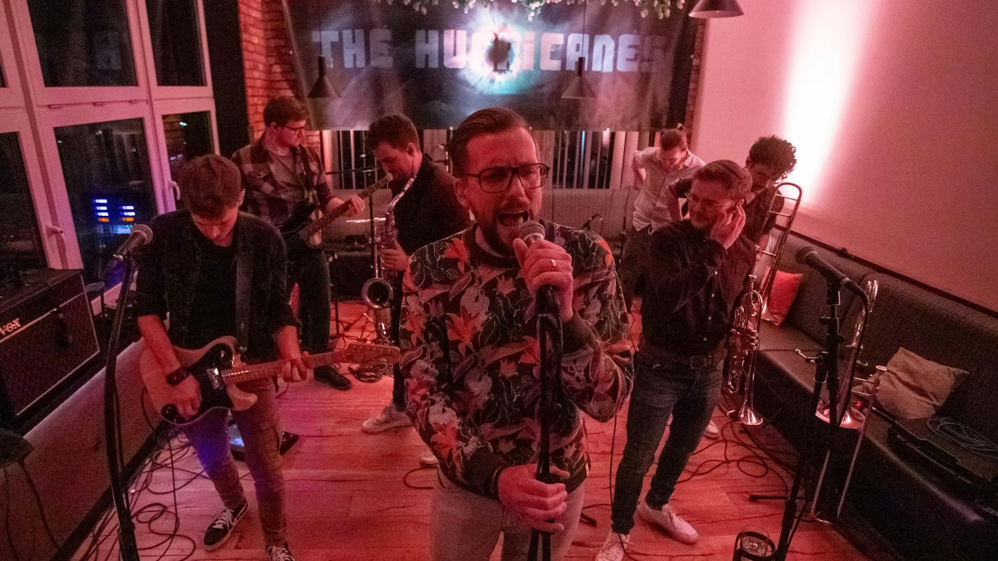 „The Hurricanes“ bei einem Auftritt im Brauhaus 2T in Lindlar.