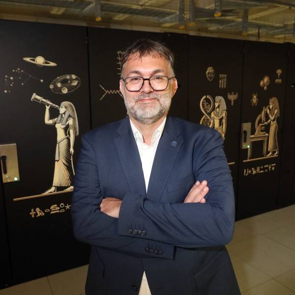 Stefan Wesner, Direktor des IT Centers der Universität zu Köln vor dem Hochleistungsrechner Ramses.