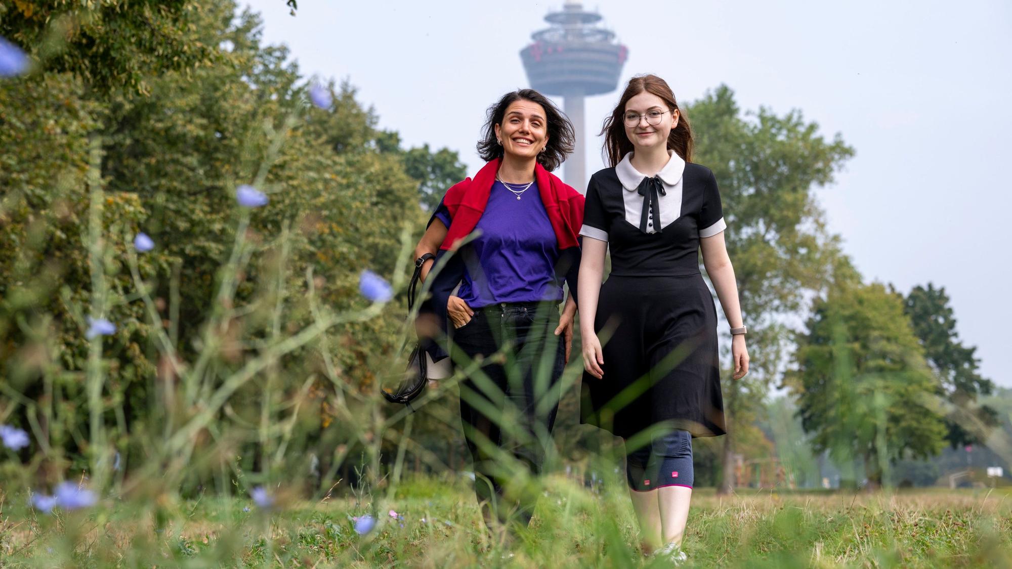 Elene Shubladze und Felicitas Mack organisieren die Frauen-Spaziergänge durch Köln.