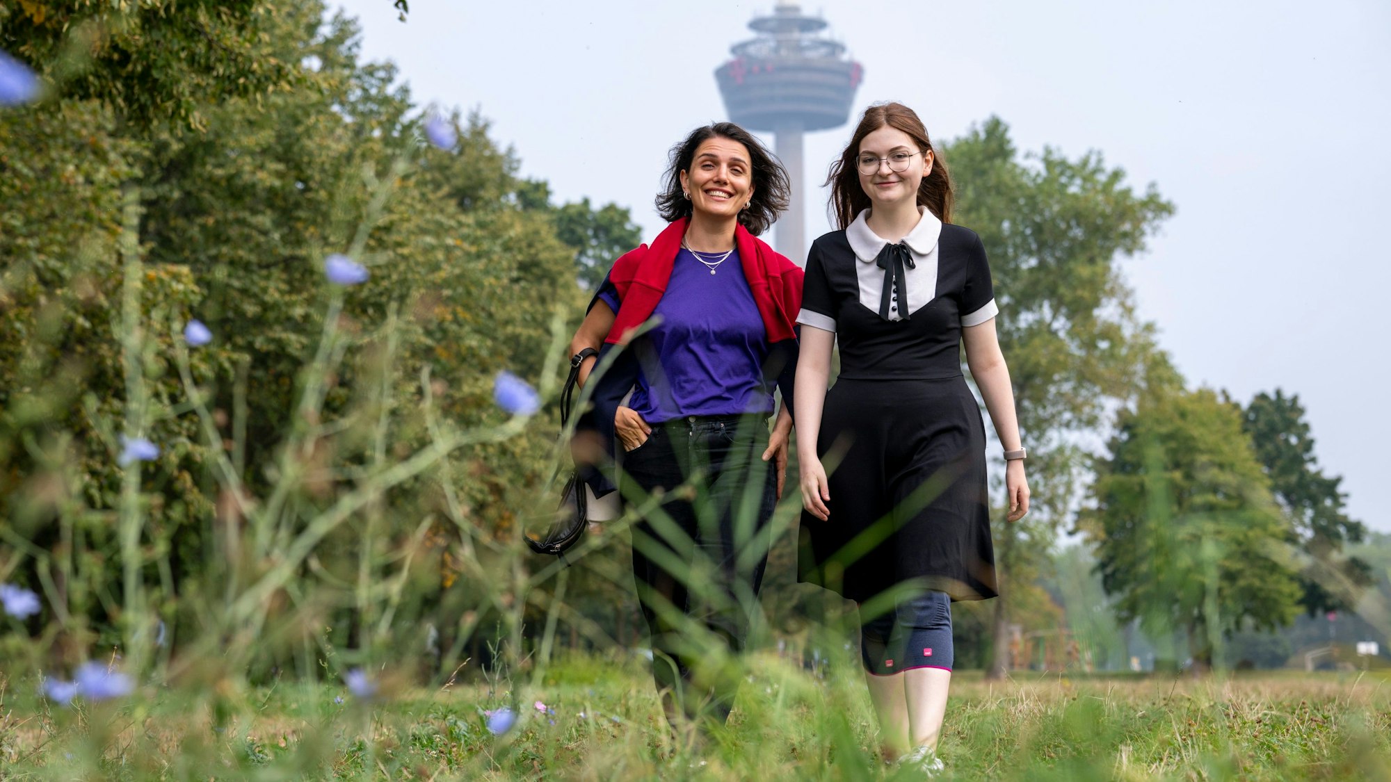 Elene Shubladze und Felicitas Mack organisieren die Frauen-Spaziergänge durch Köln.