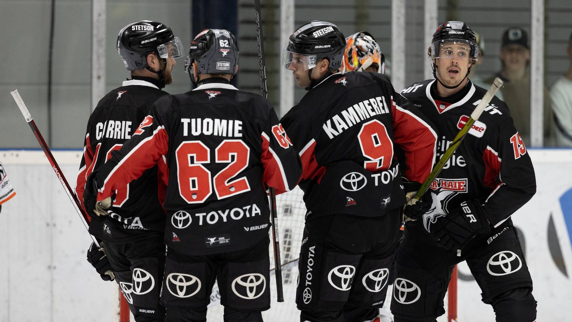 Haie Test: Mit der Nummer 4 Parker Tuomie, 62 Maximilian Kammerer, 9 Louis- Marc Aubry