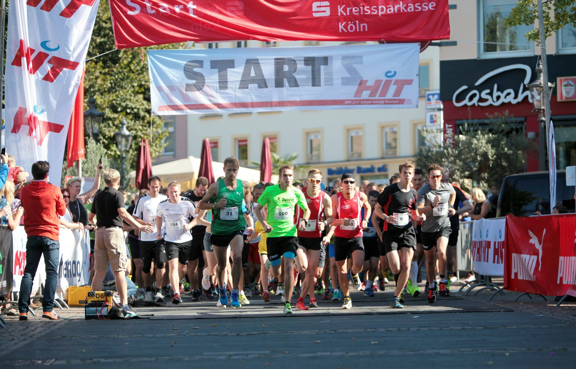 Der Start zu einem Laufwettbewerb.