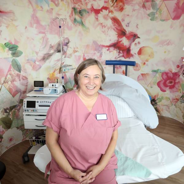 03.09.2024, Köln: Hebamme Marzena Koprowski im neu errichteten Kreißsaal des Severinsklösterchen. Das Severinsklösterchen in der Südstadt feiert 150 jähriges Jubiläum. Foto: Arton Krasniqi