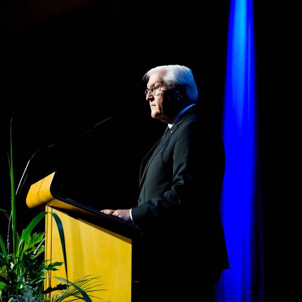 ARCHIV - 01.09.2024, Nordrhein-Westfalen, Solingen: Bundespräsident Frank-Walter Steinmeier spricht während der Gedenkfeier für die Todesopfer der Messerattacke auf dem Solinger Stadtfest teil.