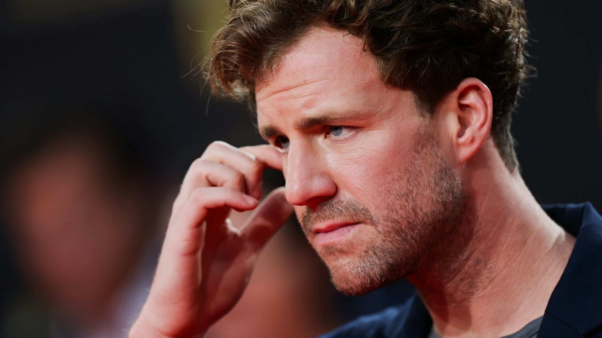 28.09.2023, Nordrhein-Westfalen, Köln: Comedian Luke Mockridge kommt zur Verleihung der Deutschen Fernsehpreise 2023 ins Coloneum.