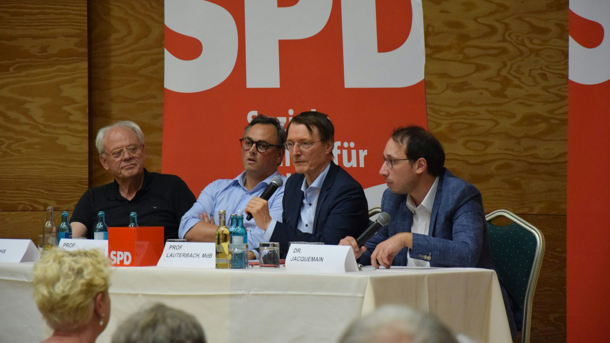 Diskussionsrunde mit Norbert Fuchs (Bezirksbürgermeister Mülheim), Christian Karagiannidis, Karl Lauterbach, Tobias Jacquemain (Ortsvereinsvorstand Mülheim/Buchforst)