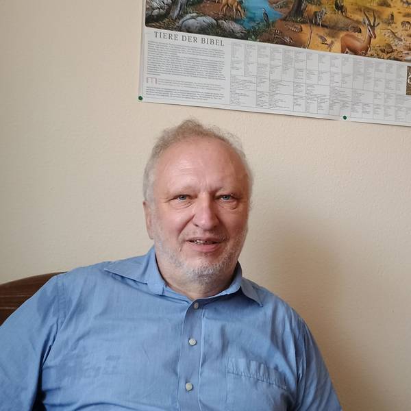 Der Pfarrer Christof Dürig arbeitet für die Pfarreiengemeinschaft Frechen