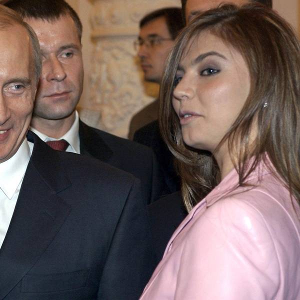 Eines der wenigen Fotos, auf denen Kremlchef Wladimir Putin und Alina Kabajewa gemeinsam zu sehen sind. Laut Recherchen einer russischen Investigativplattform hat Putin zwei Kinder mit der ehemaligen Sportgymnastin. (Archivbild)