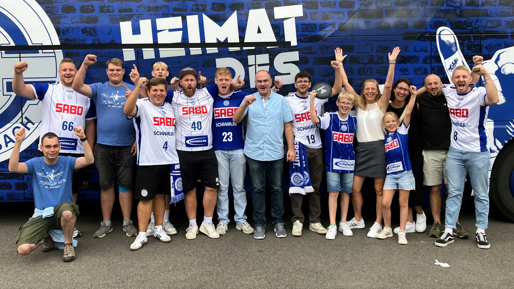 Mit dabei war auch der Fanclub „Wipp's schnelle Mitte“.