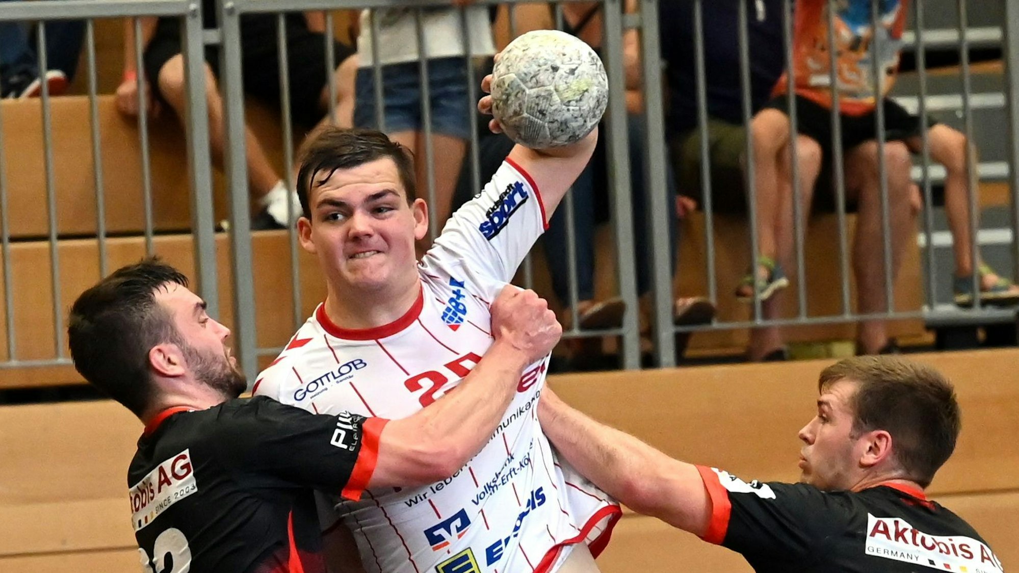 31.08.2024, Handball-Longericher SC Köln - HSG Rodgau
mitte: Lennart Leitz (Longerich)
Foto: Uli Herhaus