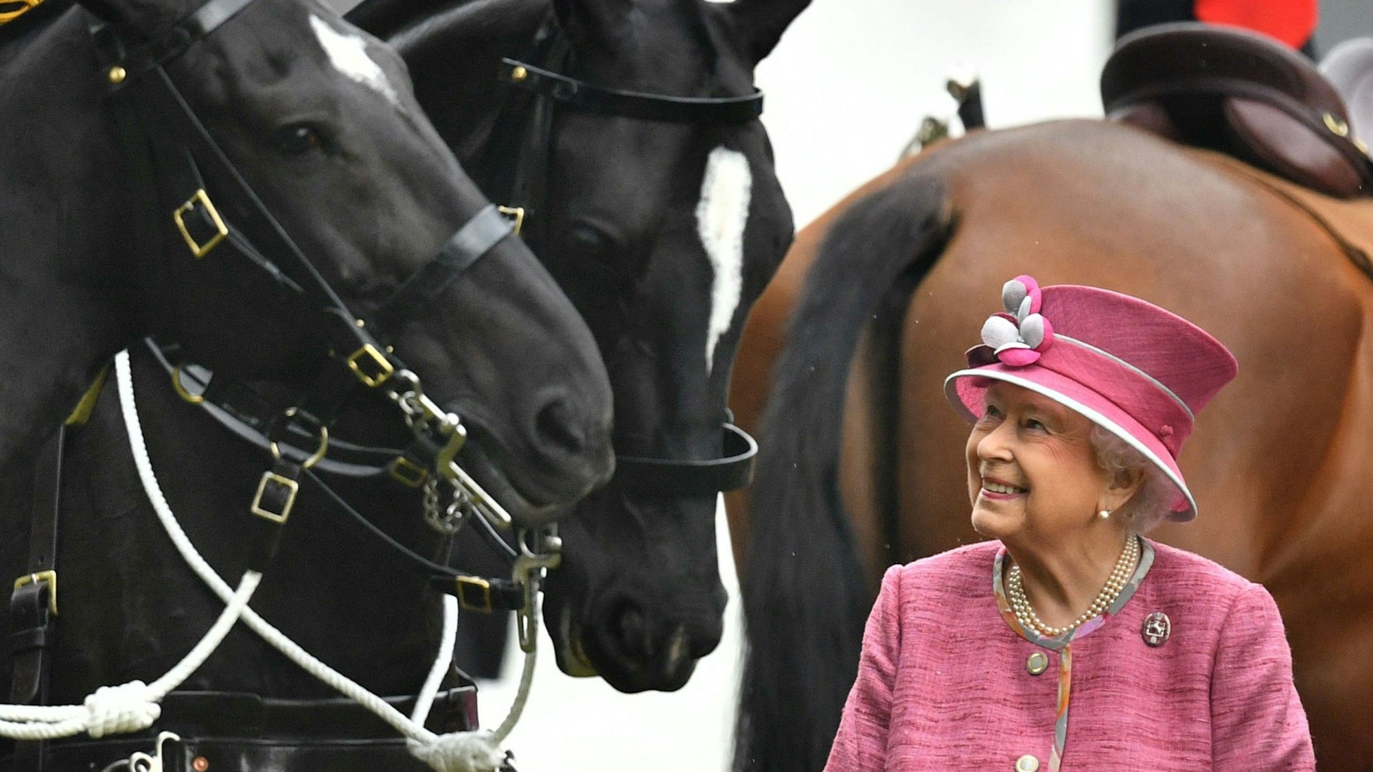 Königin Elizabeth II. im Hyde Park anlässlich des 70-jährigen Bestehens der King's Troop Royal Horse Artillery. Die Monarchin hatte ein Herz für Pferde – und Humor. (Archivbild)