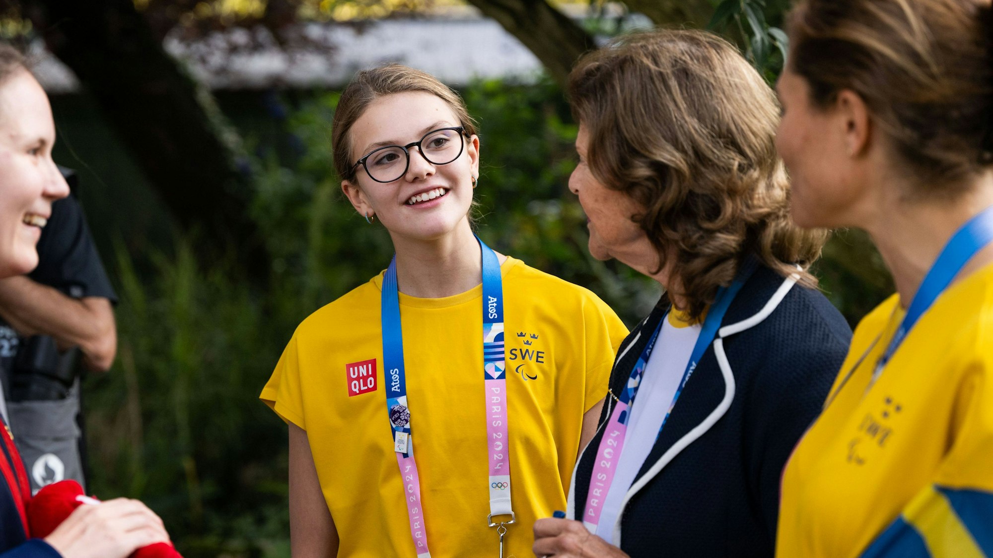 Prinzessin Estelle, Königin Silvia und Kronprinzessin Victoria bei ihrem Auftritt während der Paralympics 2024 in Paris.