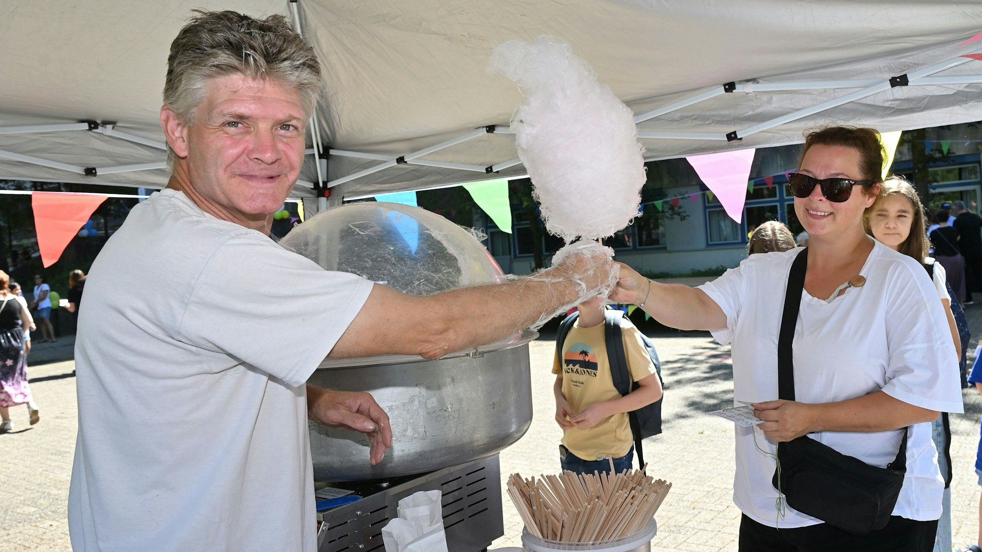 50 Jahre Realschule Herkenrath: Da standen auf dem Stundenplan Spiel, Spaß und Zuckerwatte.