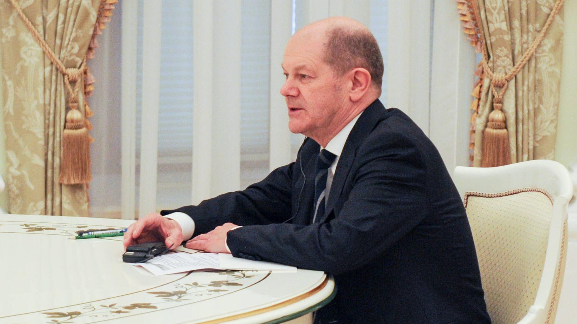 Olaf Scholz im Gespräch mit Wladimir Putin kurz vor dem russischen Angriff auf die Ukraine im Februar 2022. Der Kanzler hat zuletzt eine diplomatische Lösung für den Krieg ins Spiel gebracht.