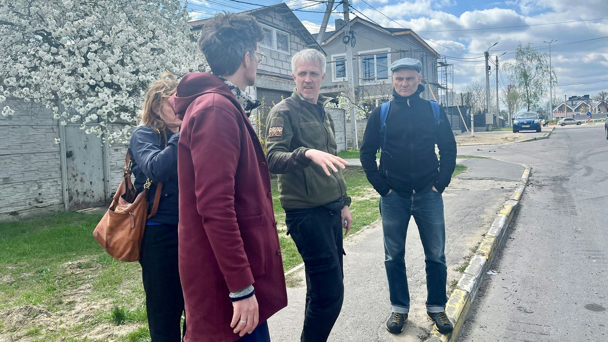 Von Links nach Rechts André Erlen, Stefan Kraft und Pavlo Yurow in Butscha 2024