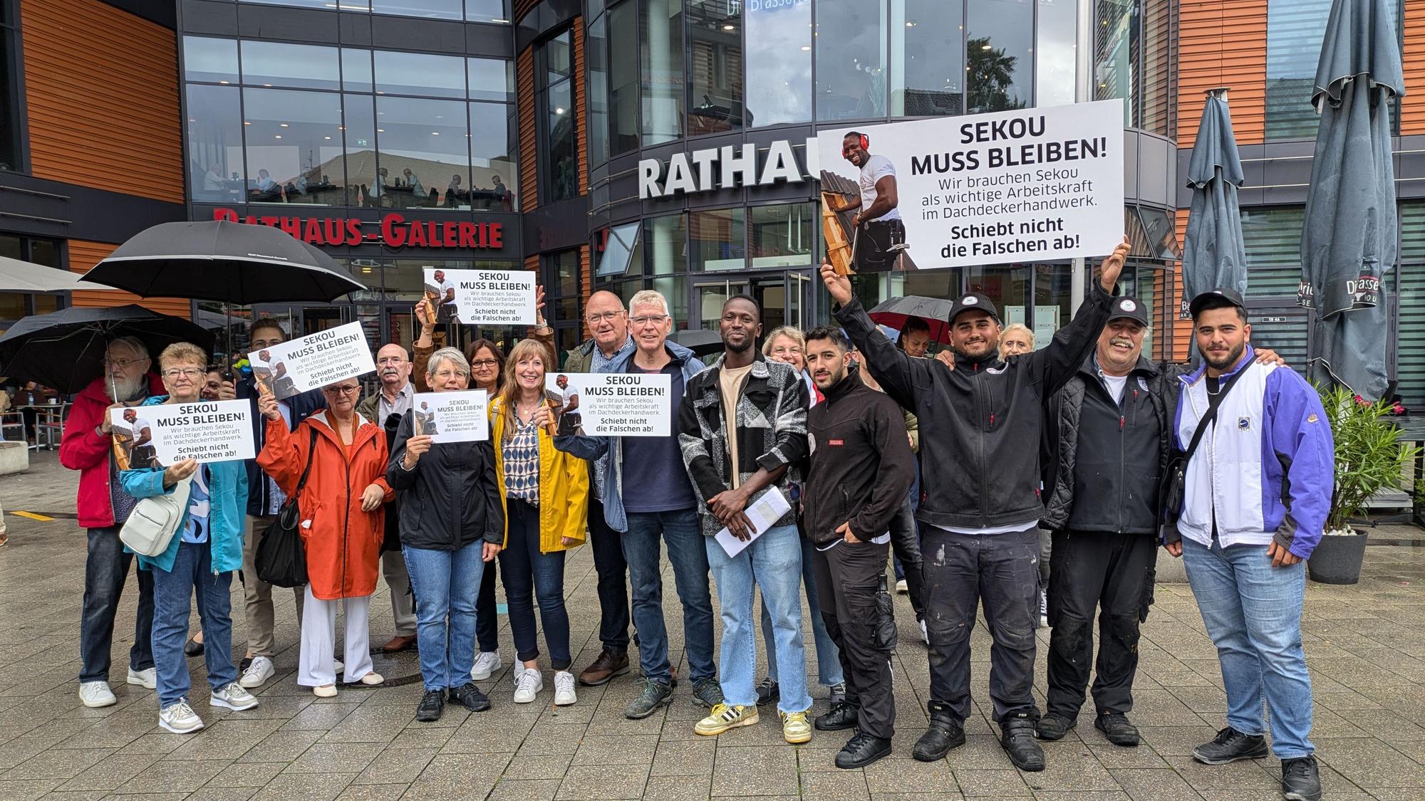 Demonstration vor dem Rathaus