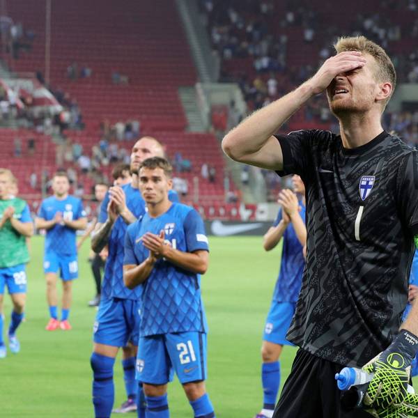 Lukas Hradecky nach der Niederlage mit Finnland in Griechenland, bei der er schwer gepatzt hatte.