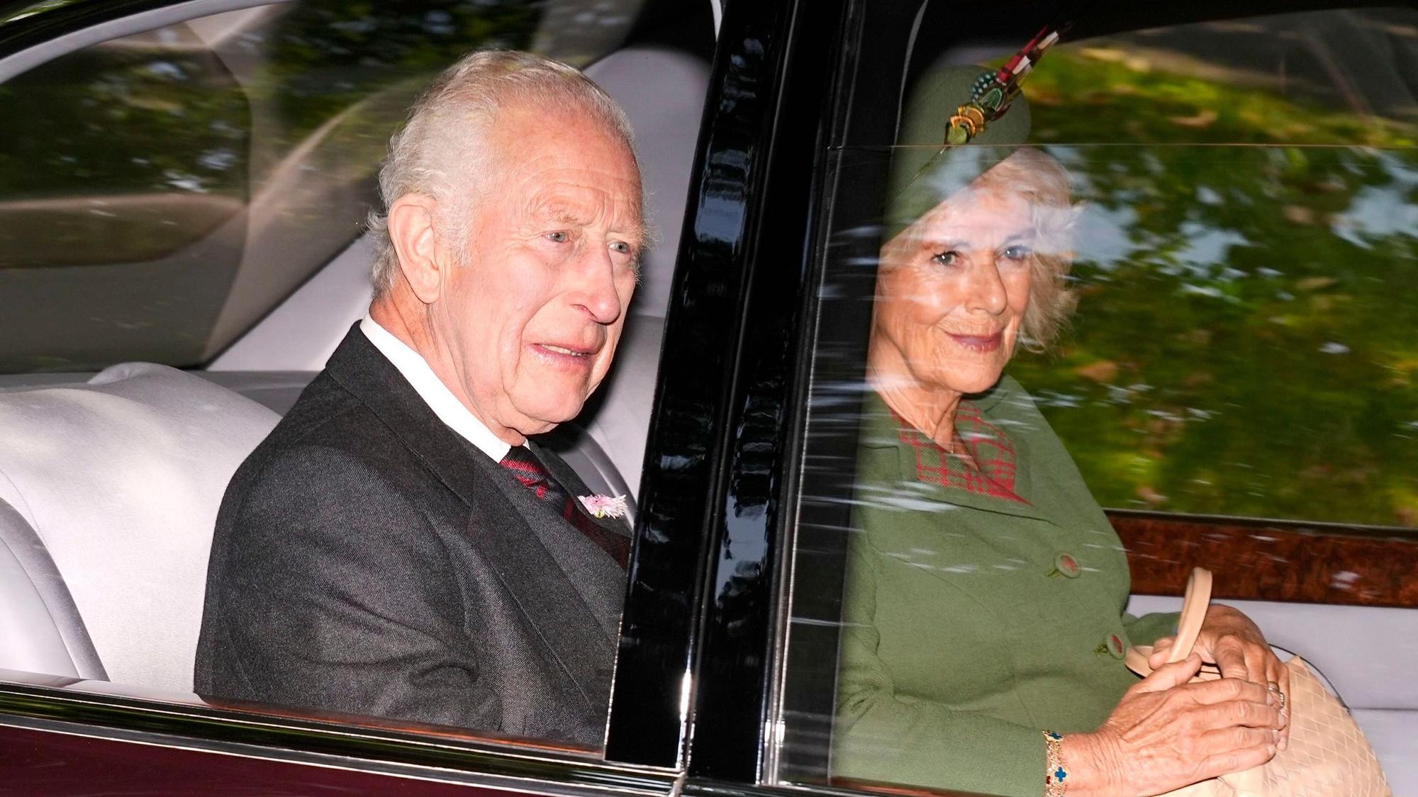 König Charles und Königin Camilla treffen am Sonntag, den 8. September 2024, in der Crathie Kirk in der Nähe von Balmoral zu einem Sonntagsgottesdienst ein.