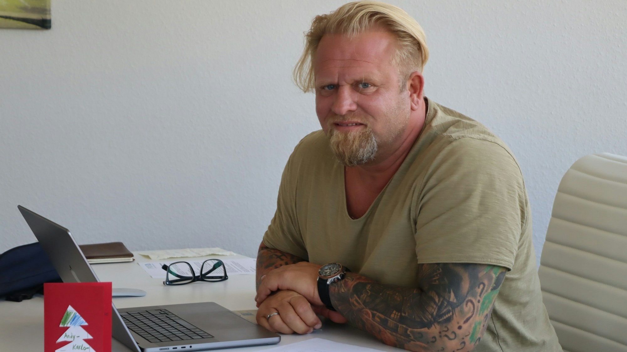 Carlo Contessa ist Heilerziehungspfleger und Gründer und Geschäftsführer der Stabil GmbH 2016. Ziel der Institution ist, Intensivtäter wieder auf die gerade Bahn zu bringen.