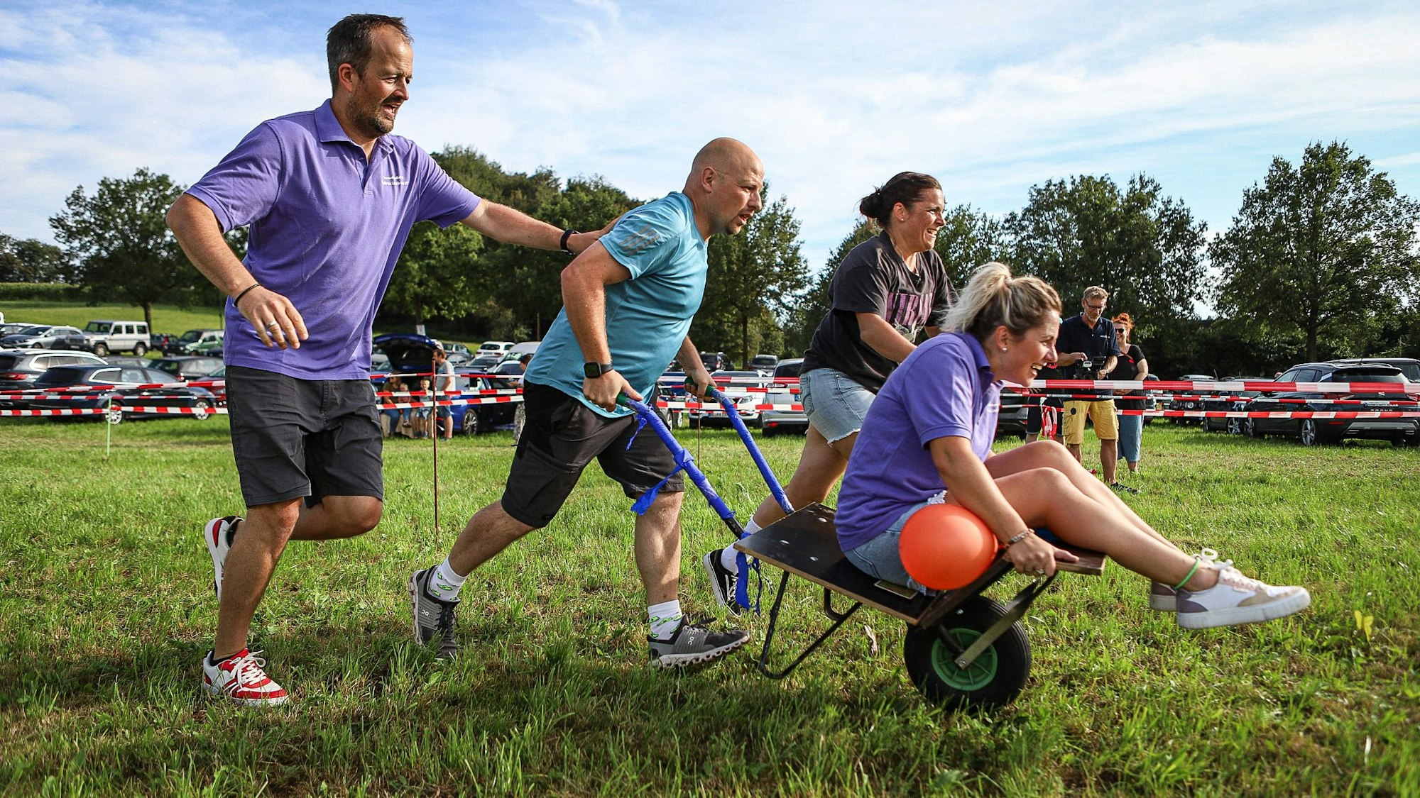 Ein Höhepunkt ist immer das Schürreskarren-Rennen, hier im vergangenen Jahr.