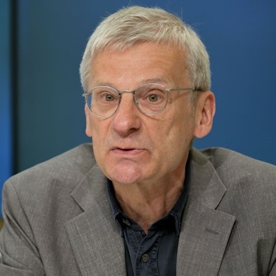 Hans-Christoph Berndt, Vorsitzender der AfD-Fraktion im Landtag Brandenburg, hatte nach einer halben Stunde genug von einer Elefantenrunde in Potsdam (Archivbild)