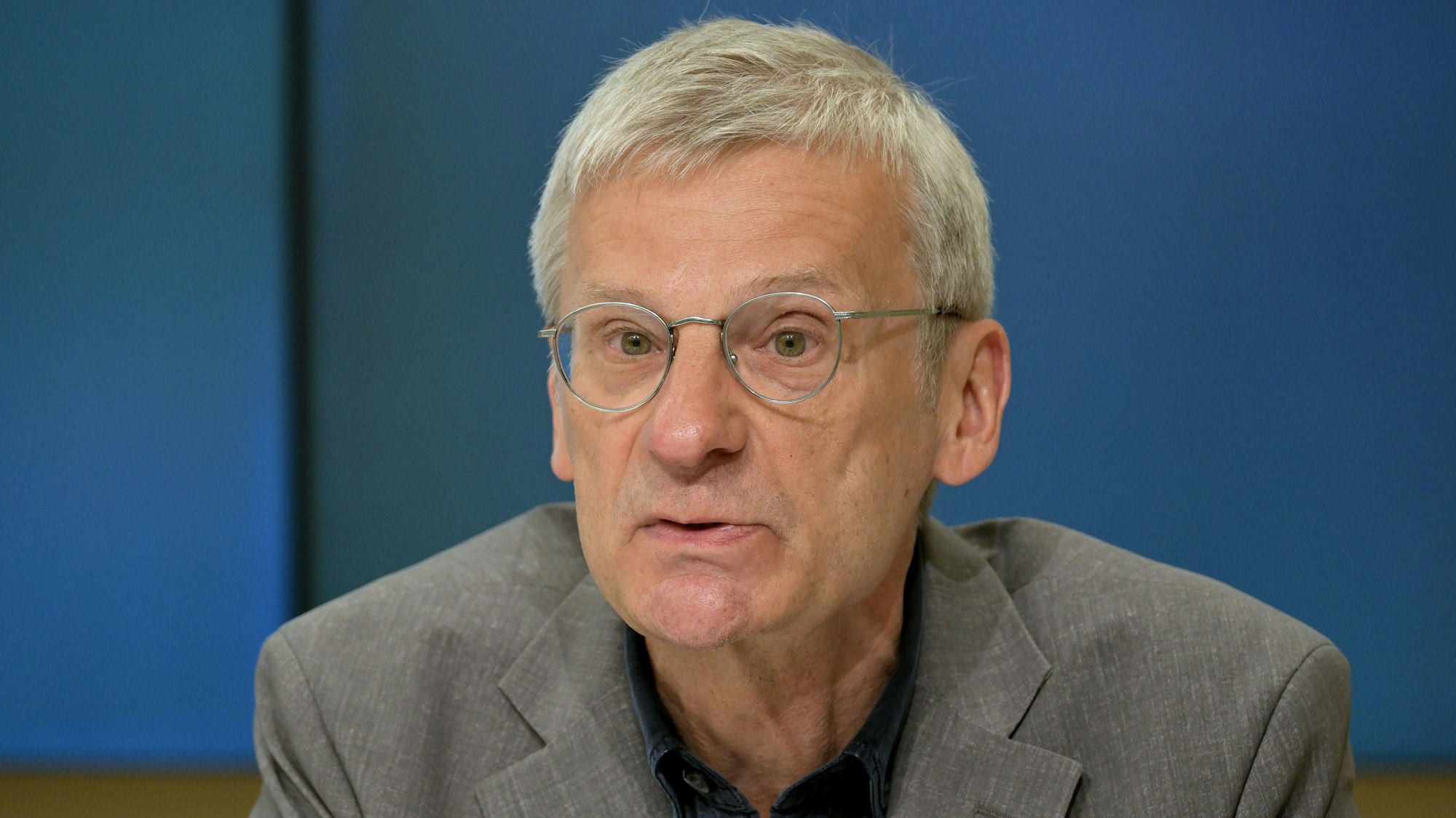 Hans-Christoph Berndt, Vorsitzender der AfD-Fraktion im Landtag Brandenburg, hatte nach einer halben Stunde genug von einer Elefantenrunde in Potsdam (Archivbild)