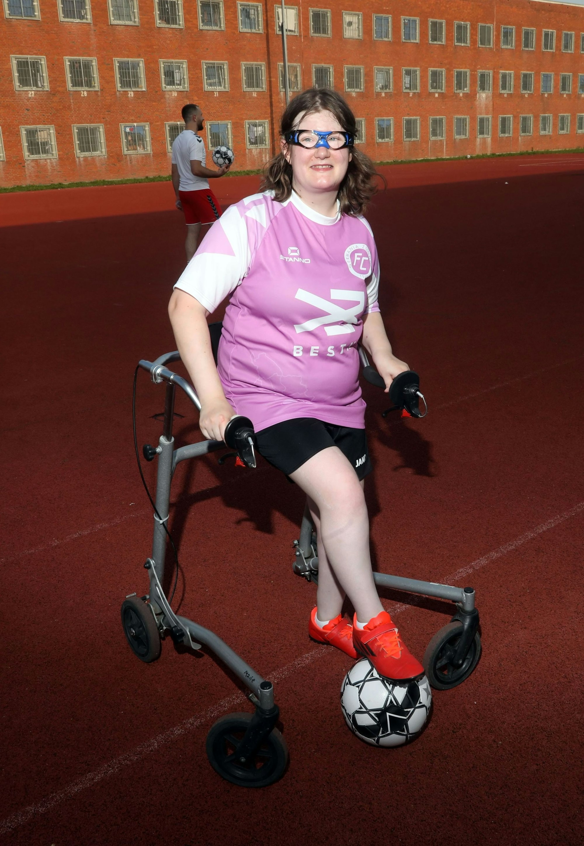 Michelle hat durch den Workshop zum ersten mal ein Gefängnis betreten. Zweimal in der Woche trainiert sie bei der Germania Zündorf.