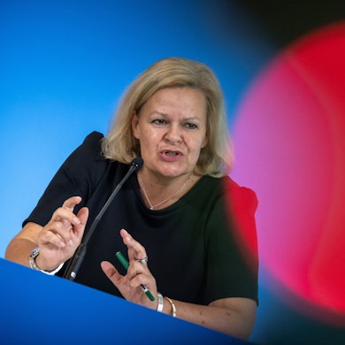 Nancy Faeser (SPD), Bundesministerin des Innern und Heimat, spricht bei einem Pressestatement zu aktuellen Maßnahmen in der Migrationspolitik und zum Sicherheitspaket der Bundesregierung im Bundesministerium des Inneren.