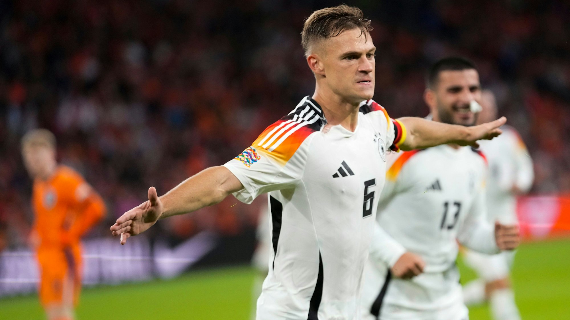 Deutschlands Joshua Kimmich bejubelt sein Tor zum 1:2.