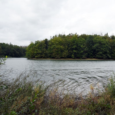 Das Foto zeigt die Neyetalsperre.