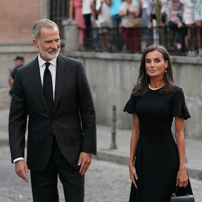 König Felipe VI. und Königin Letizia während der Beerdigung von Juan Gomez Acebo in Madrid am Sonntag, 8. September 2024.