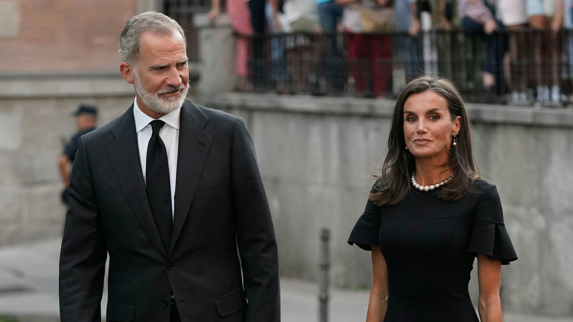 König Felipe und Königin Letizia bei eine Beerdigung im September 2024.