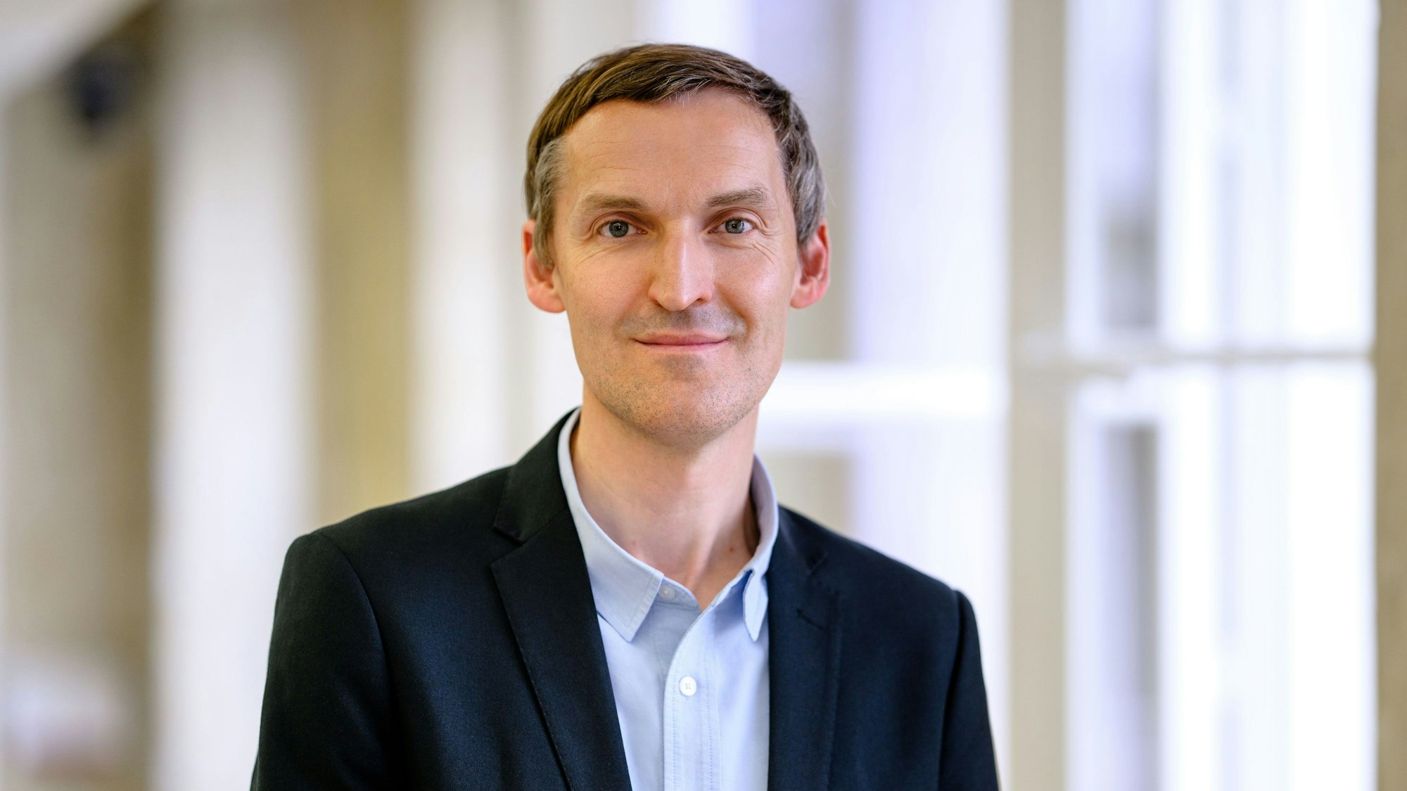 Henning Borggräfe schaut in die Kamera