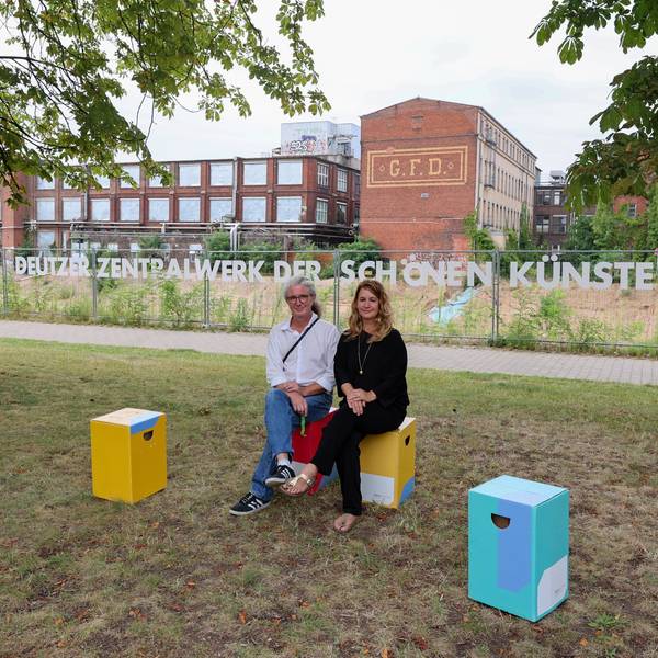 22.07.2022
Köln:
"Raum13" stellt die Pläne für das Otto-und-Langen-Quartier vor, unterstützt von der Bundesstiftung Baukultur.
Marc Leßle und Anja Kolacek vom
raum13, Deutzer Zentralwerk der Schönen Künste
Foto:Martina Goyert